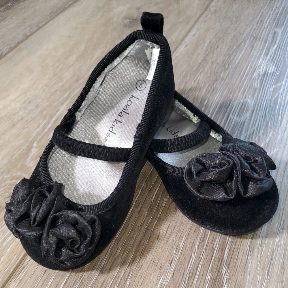 Koala kids baby black velvet ballet dress shoe, floral embellishment Size 5